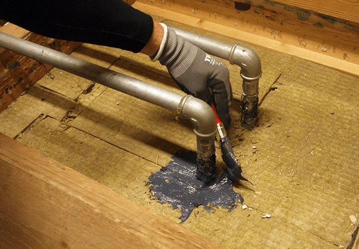 720-x-500-AIRBLOCK-Pensel-roer AIRBLOCK PENSEL Flydende dampspærre ved rør