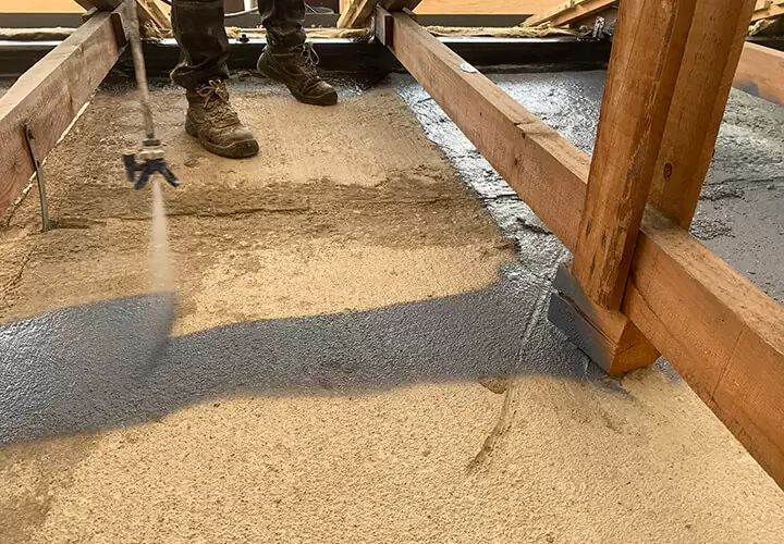 720-x-500-AIRBLOCK-SPRAY Etablering af flydende dampspærre med spray ved loftrenovering