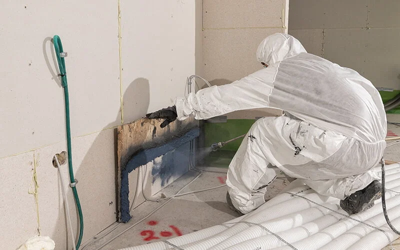 Montage af flydende damspærre spray