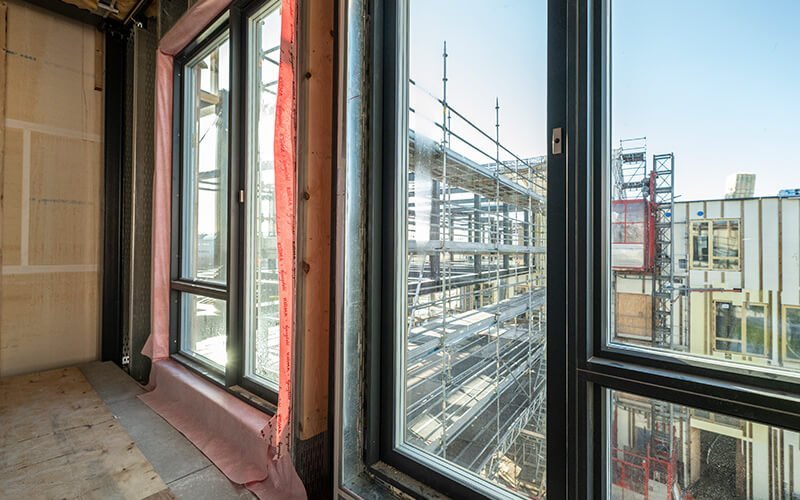 800 x 500 bgb lysningsfolie udsigt over byggeplads fra bygning