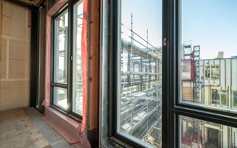 800 x 500 bgb lysningsfolie udsigt over byggeplads fra bygning